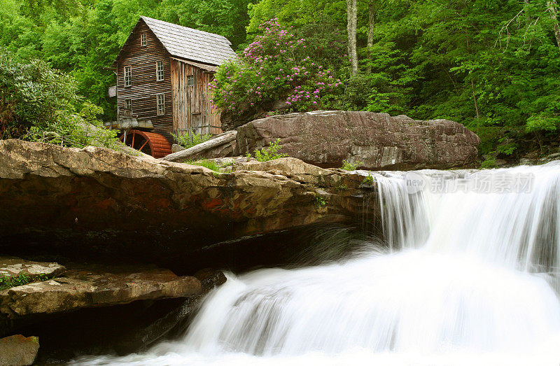 西弗吉尼亚州巴布科克州立公园的Glade Creek Grist Mill